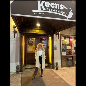 Meet your Posher, Halona